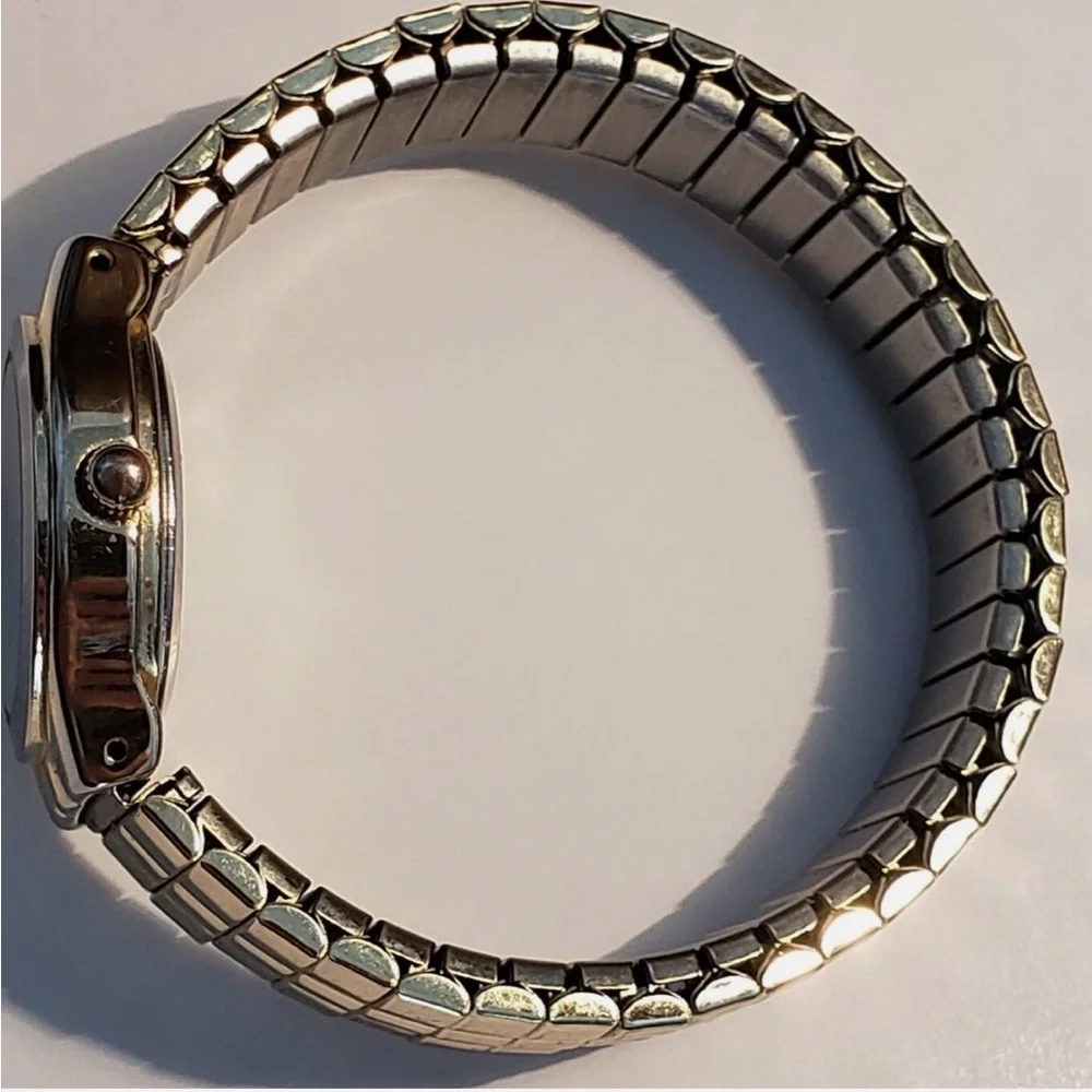 Japanese Quartz Gold Tone Vintage Watch W621B 415 PC21 Needs Battery